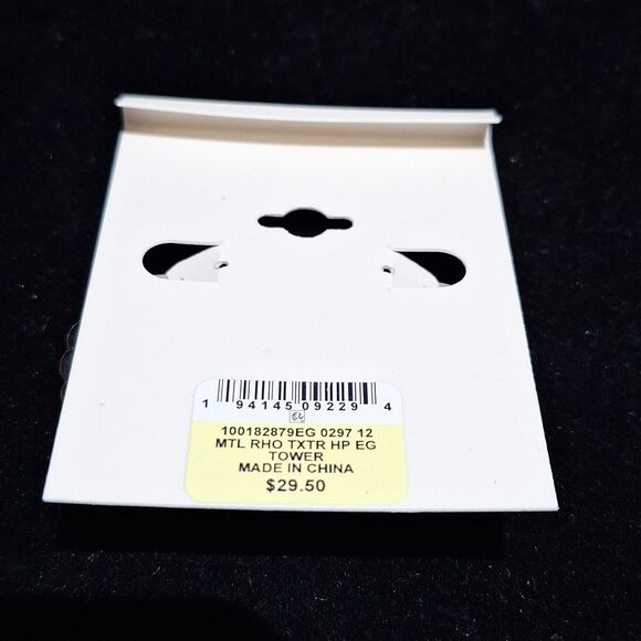 🎁ON 34TH Small Croissant-Textured Hoop Earrings, 1.06", Created for Macy's - Picture 4 of 4